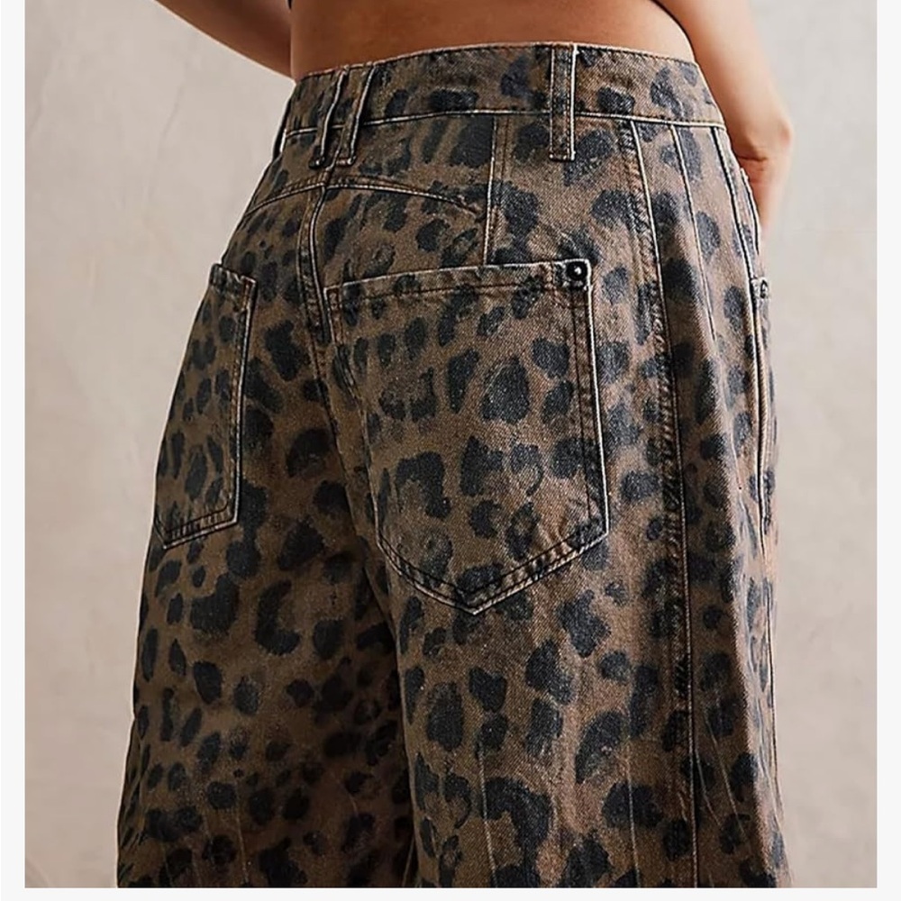 Leopard Print Wide-Leg Jeans - Picture 4 of 5